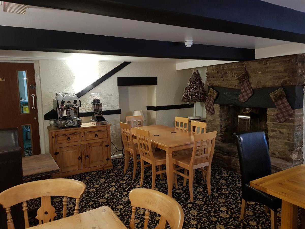 The Cock Hotel Bronllys Eksteriør billede