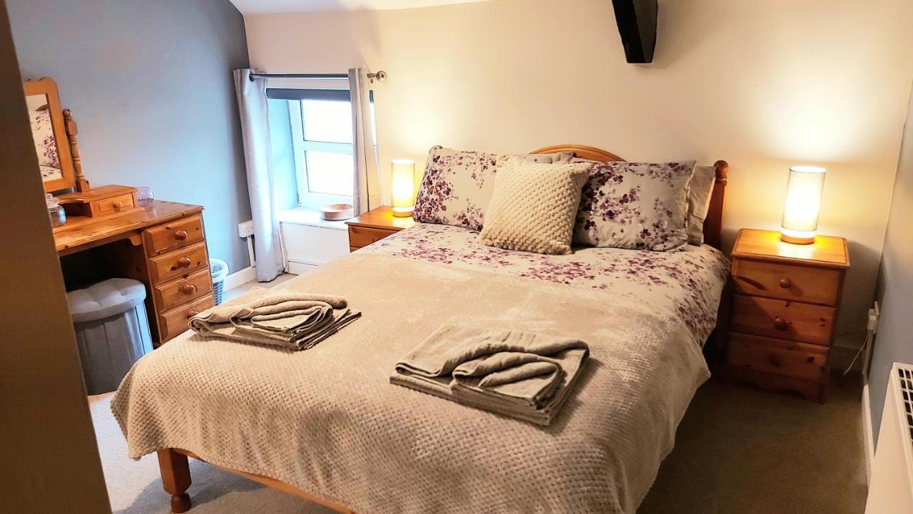 The Cock Hotel Bronllys Eksteriør billede