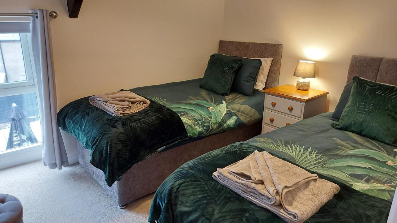 The Cock Hotel Bronllys Eksteriør billede
