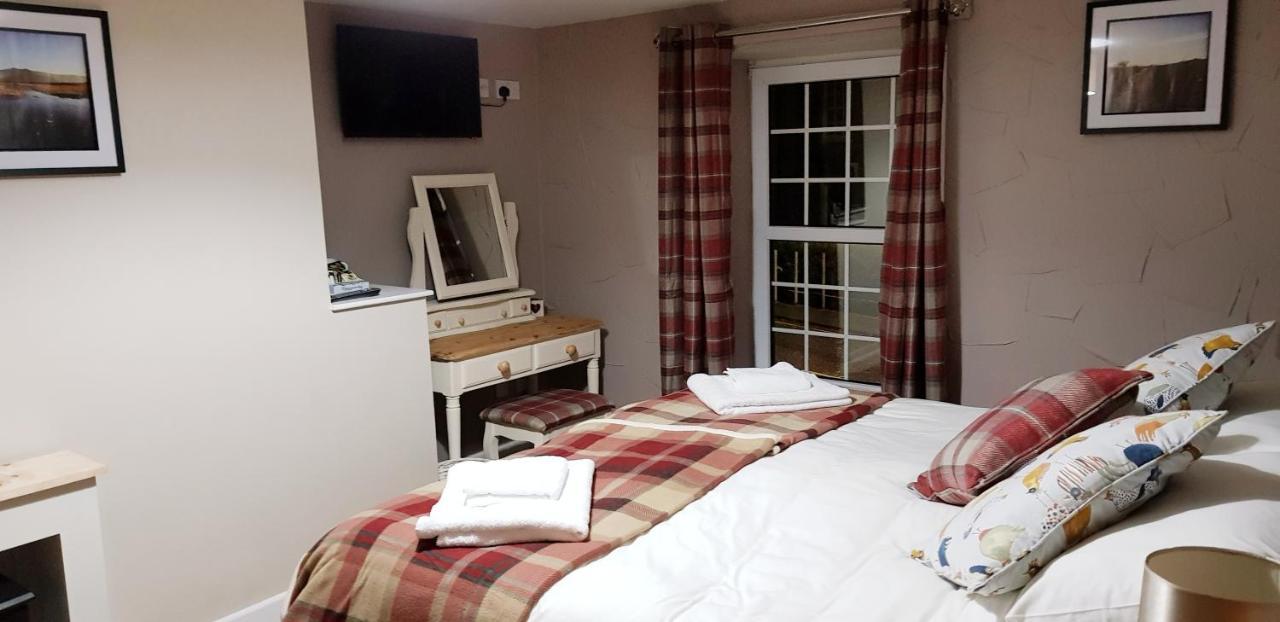 The Cock Hotel Bronllys Eksteriør billede